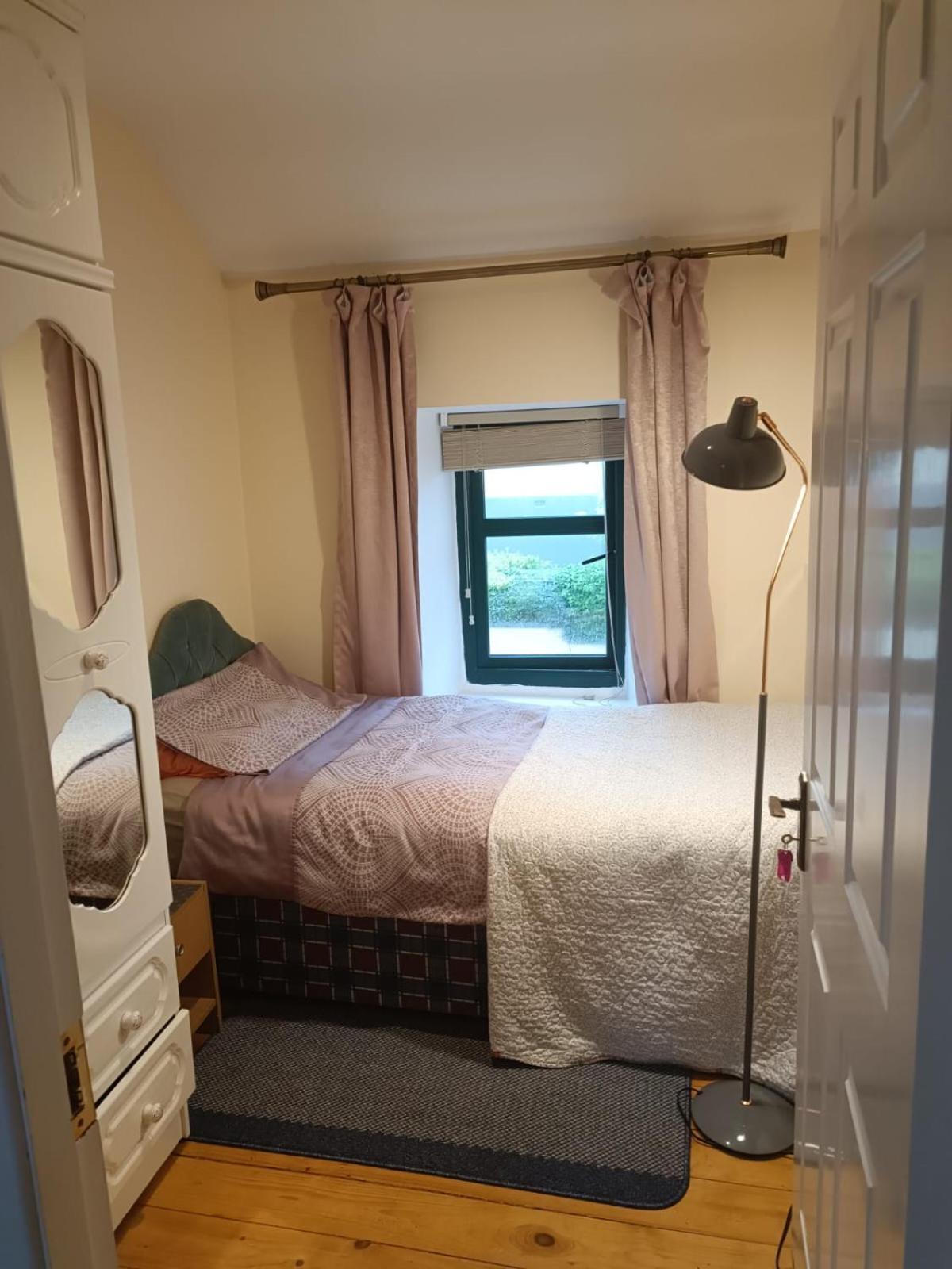Bernie'S Place Castlebar Room photo